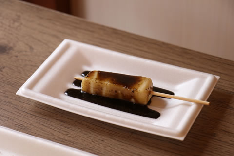 豆腐と白玉で作った団子(みたらし団子)
